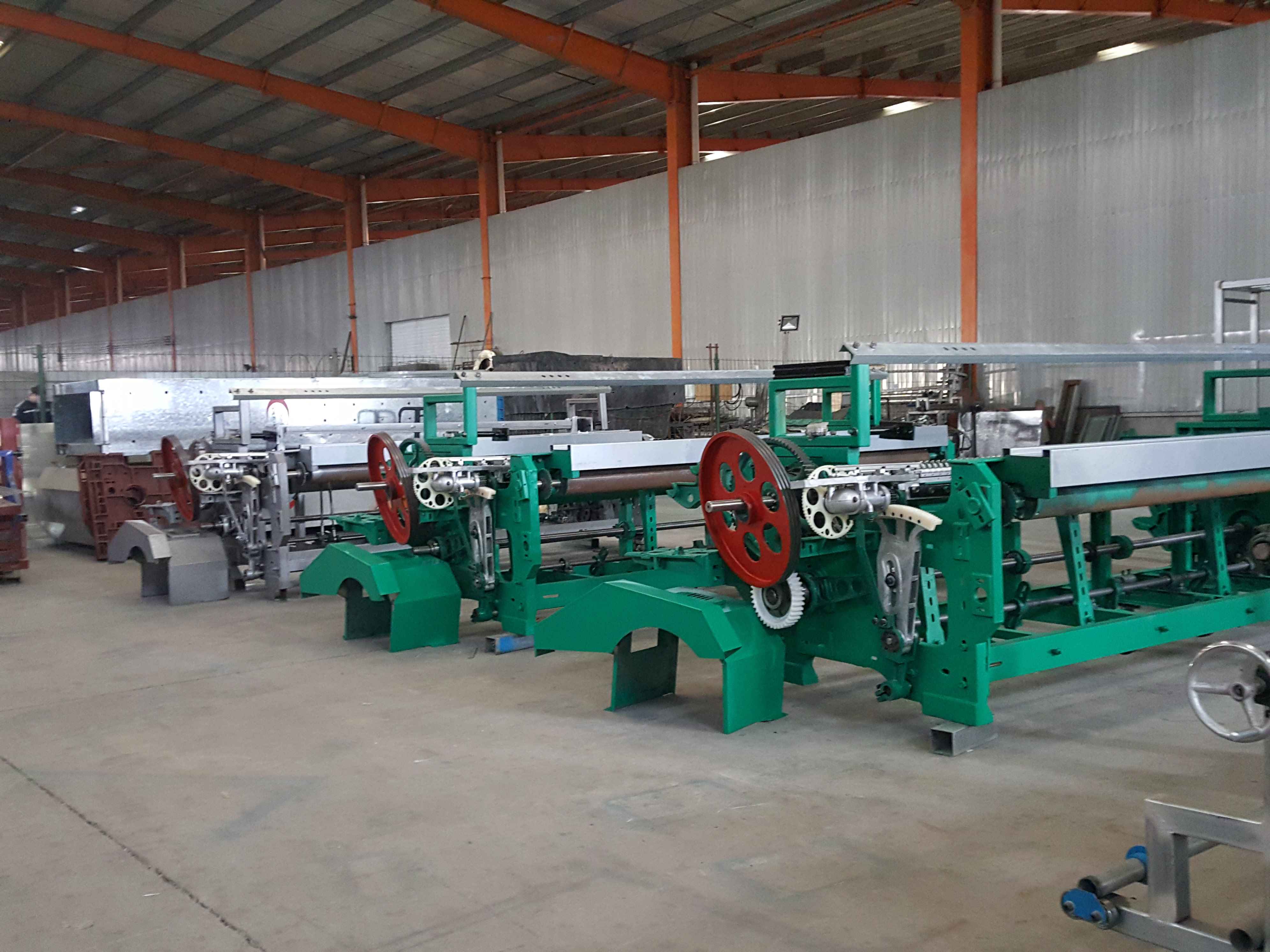 飞越公司生产的建筑用内,外墙保温专用网格布机器,具有占地面积小