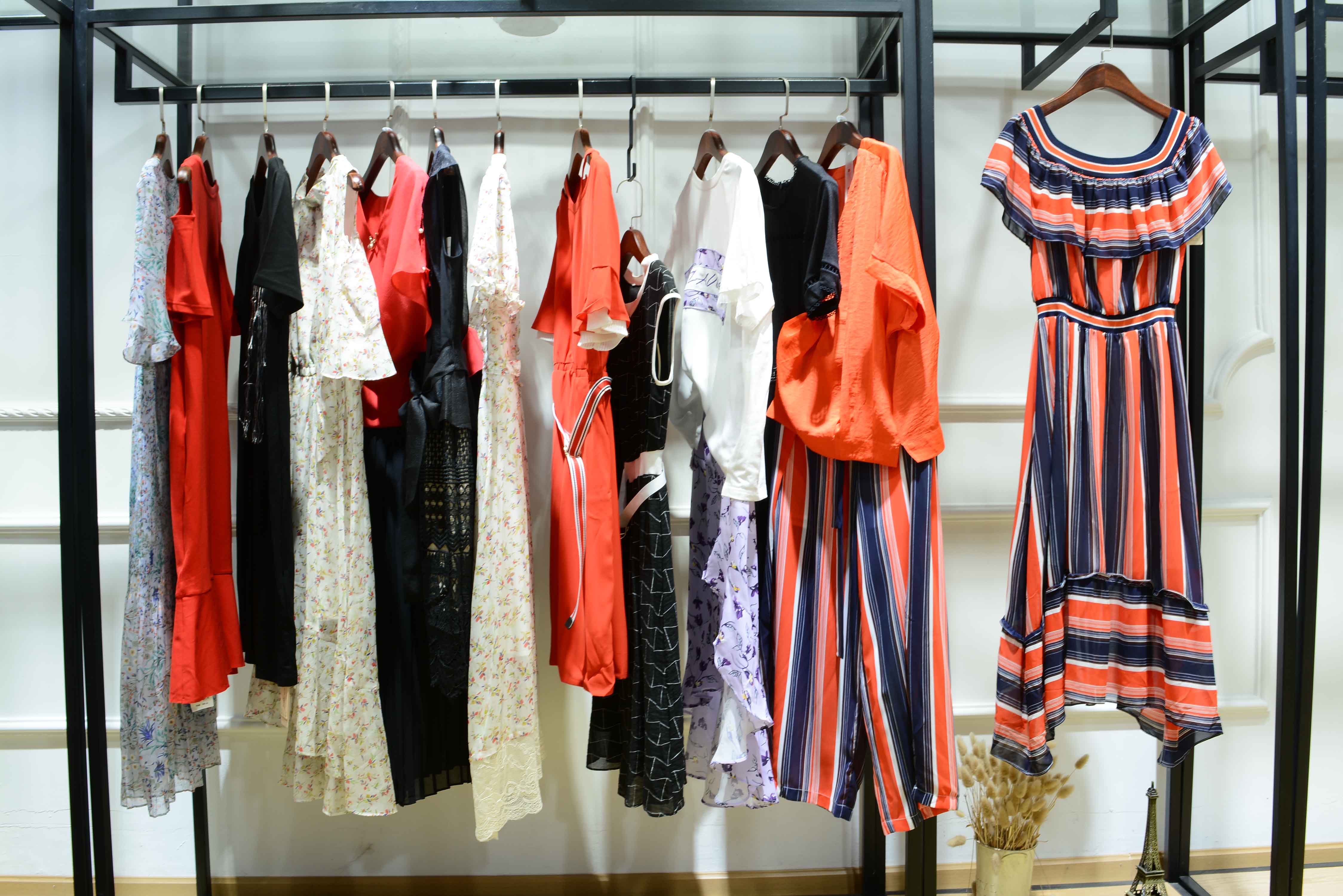 摩凡新款品牌折扣女装的拿货艾安琪品牌女装库存批发批发