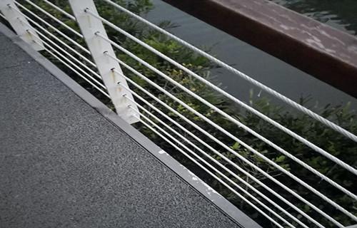 戴南不锈钢钢丝绳用于桥梁栏杆