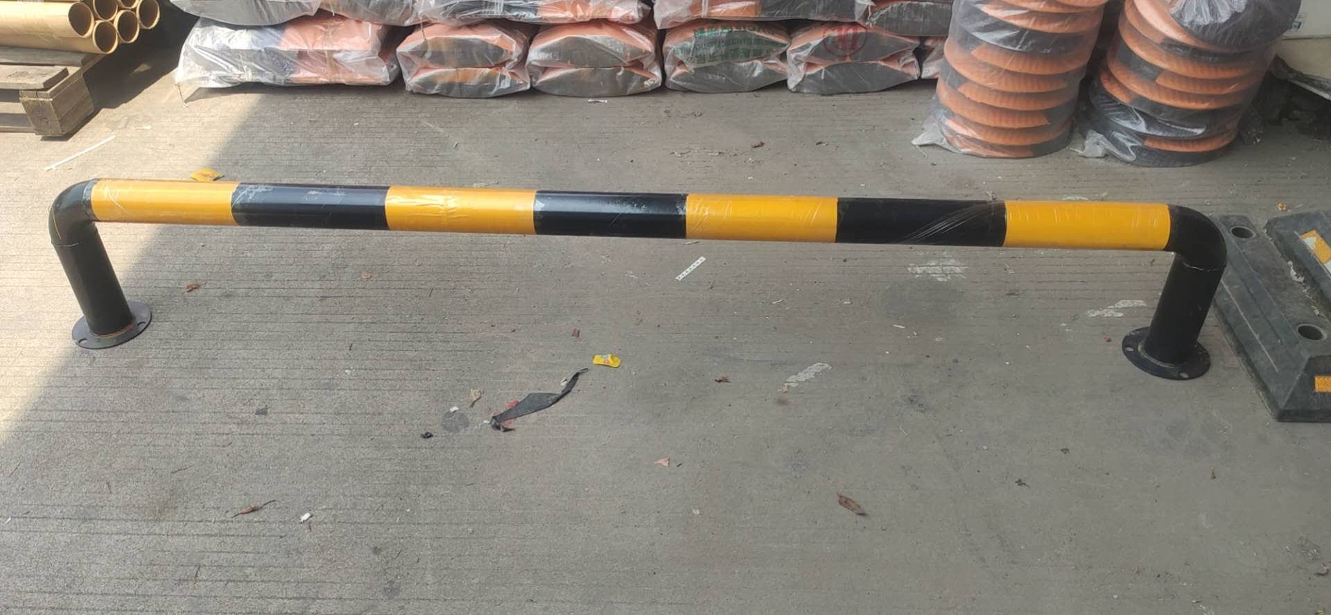 黄黑挡车杆/防撞u型护栏/反光警示柱/m字形防撞杆/消防栓保护栏