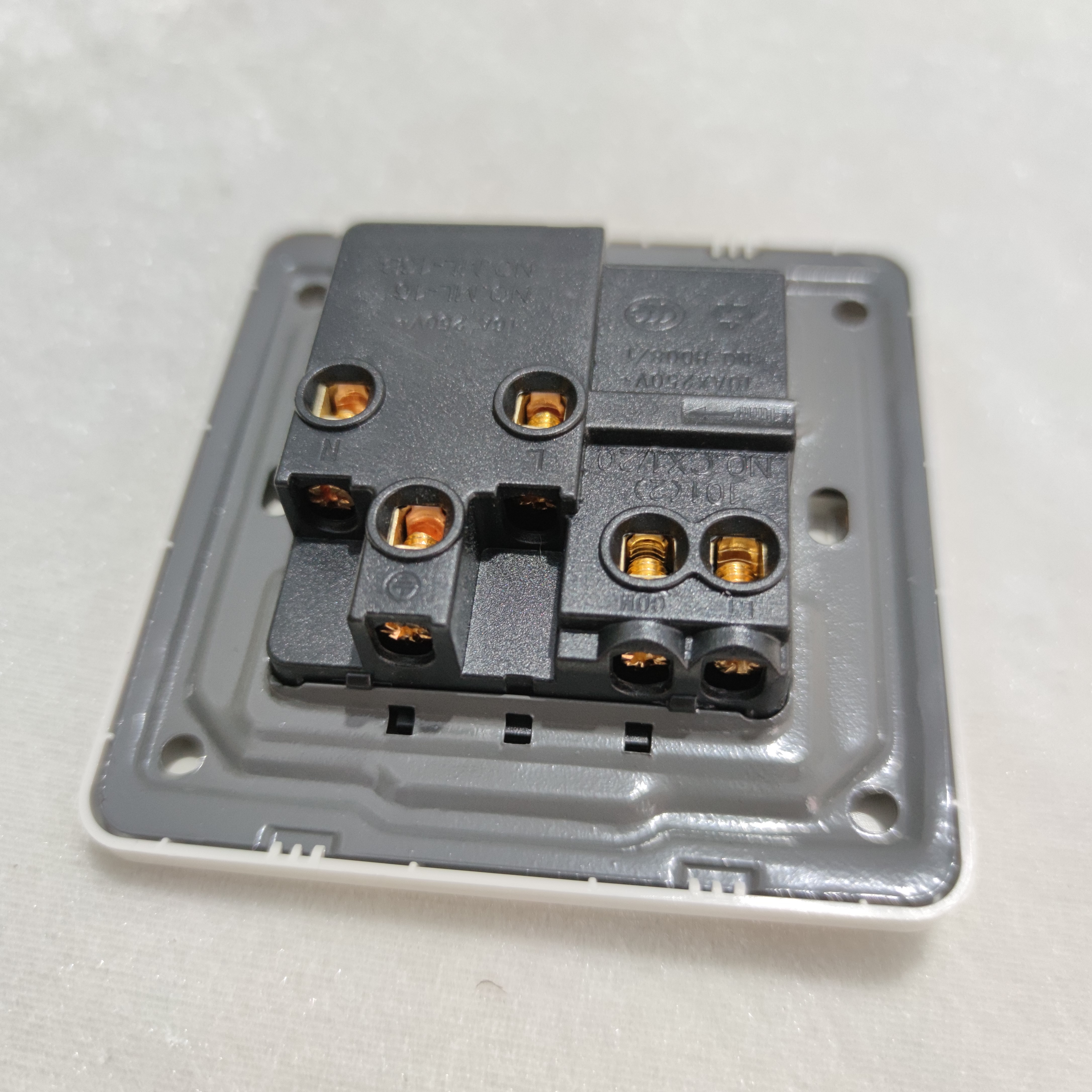 德顿墙壁开关 b6系列单开带三孔16a插座 86型暗装开关插座