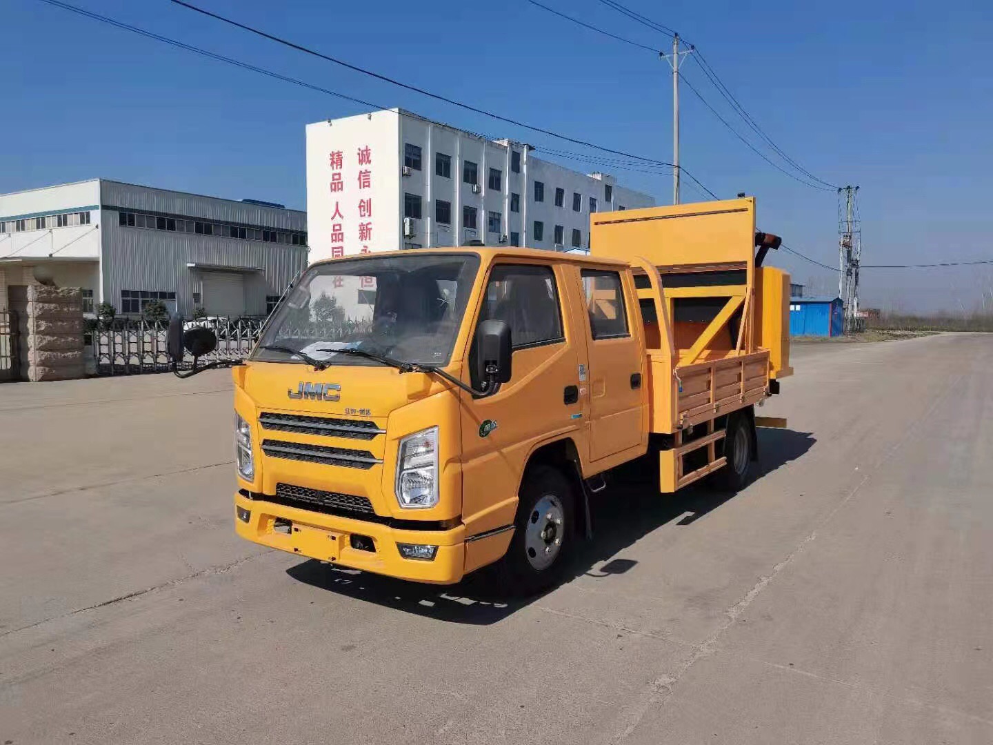 发南京江铃牌防撞车蓝牌115马力防撞缓冲车保护养路工人