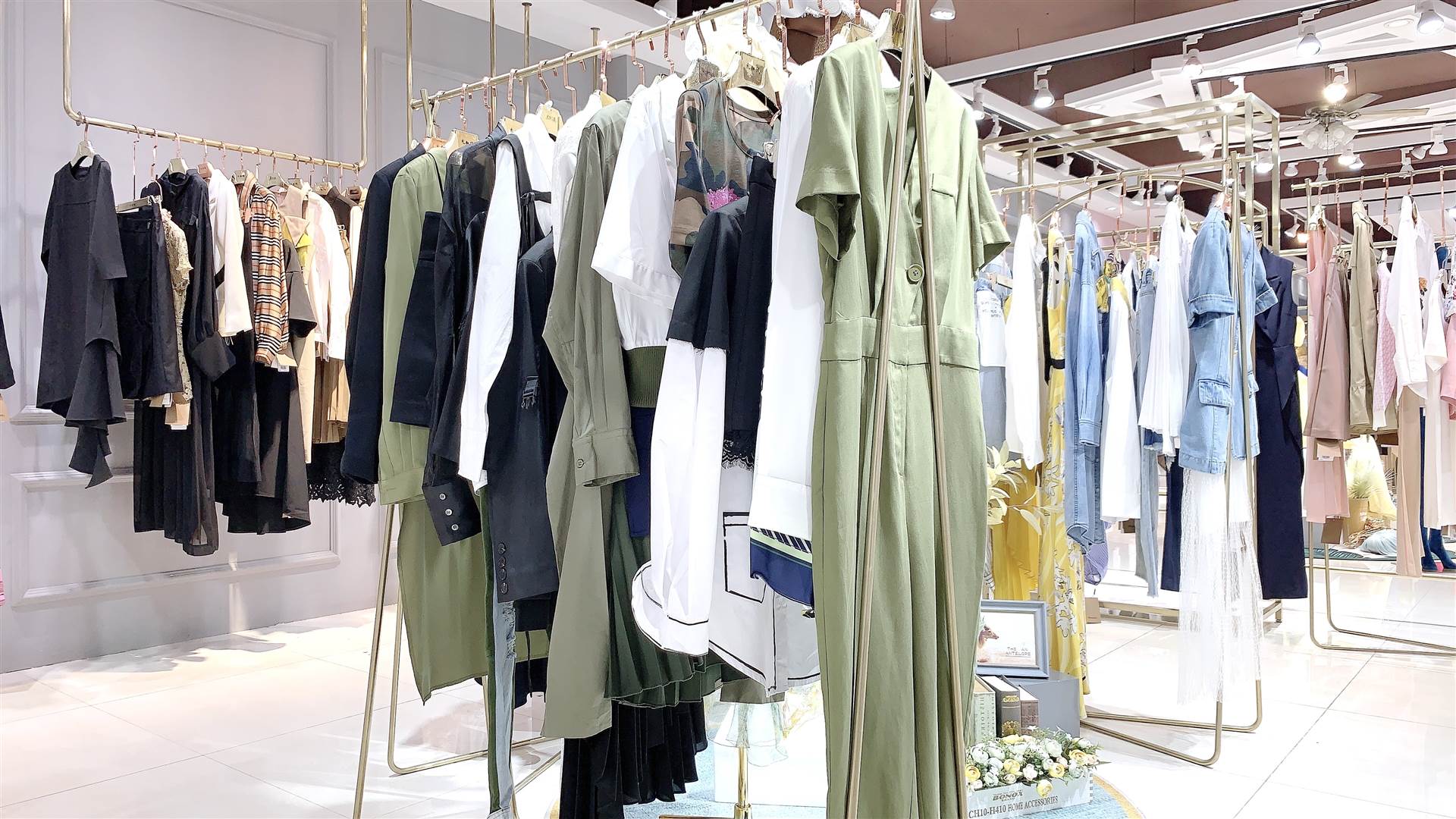 品牌折扣女装masilier直播批发城画尾货批发