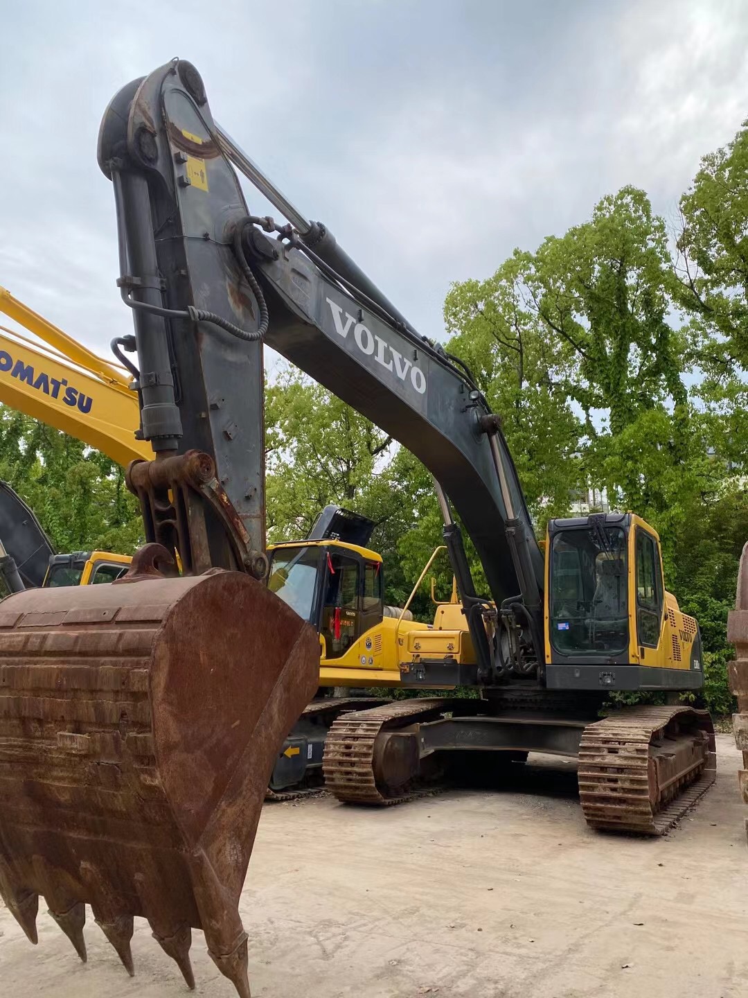 沃尔沃360二手挖掘机原版土方车包干活