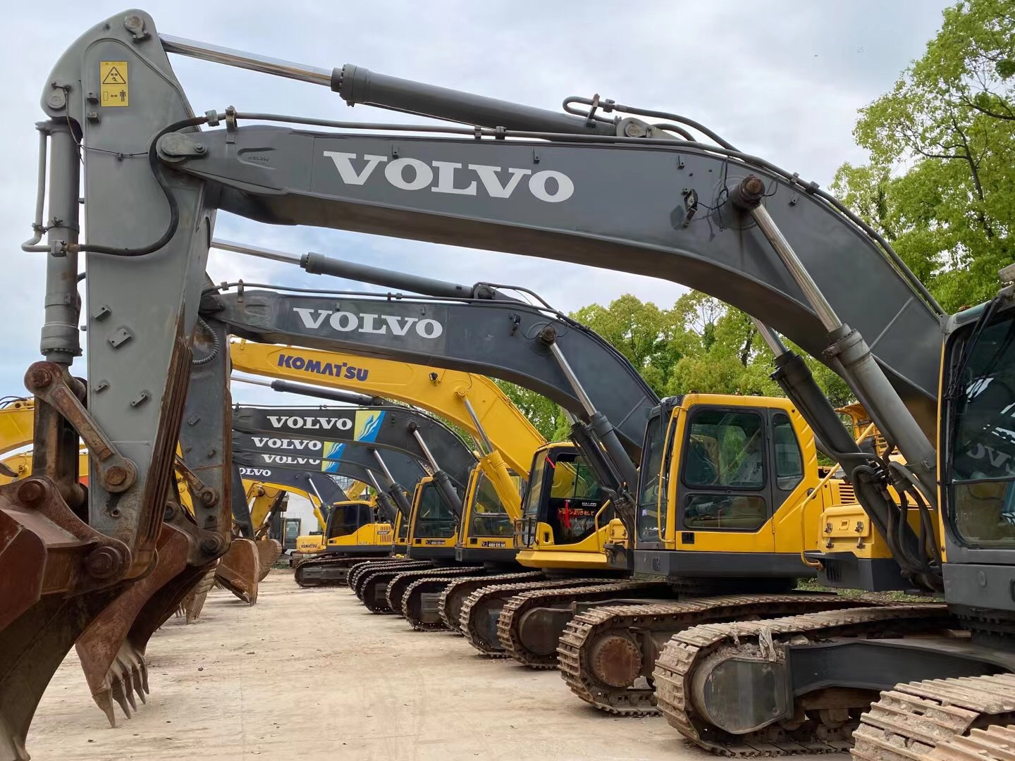 沃尔沃360二手挖掘机原版土方车包干活