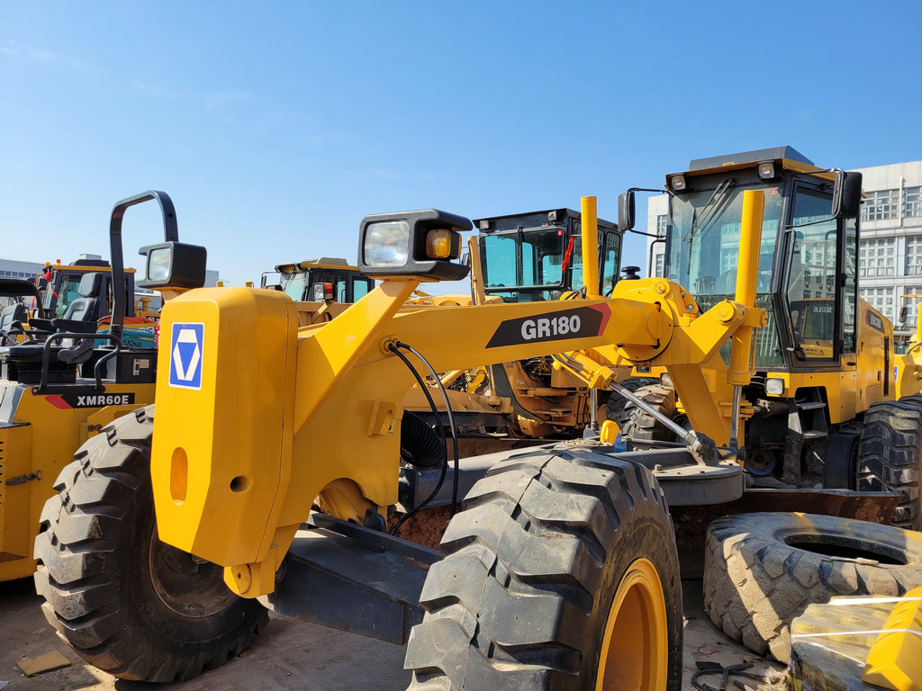 供应二手徐工180刮平机二手215165平地机