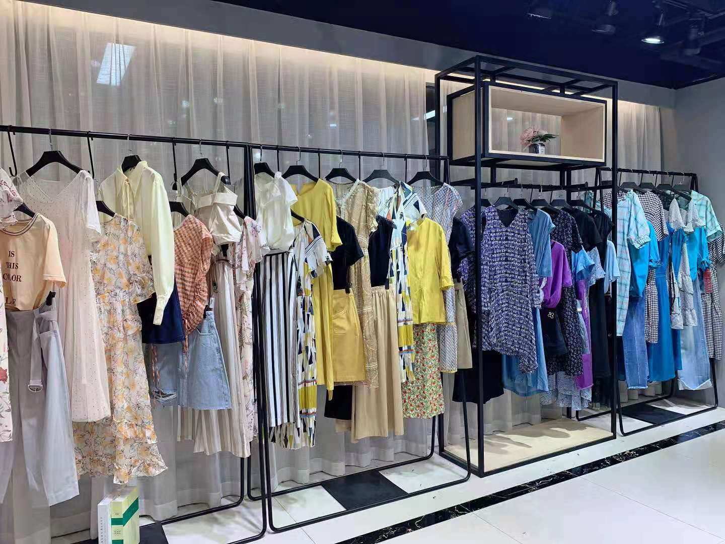 青春淑女系列 三彩丽雪21夏 时尚温馨典雅 品牌折扣女装尾货批发