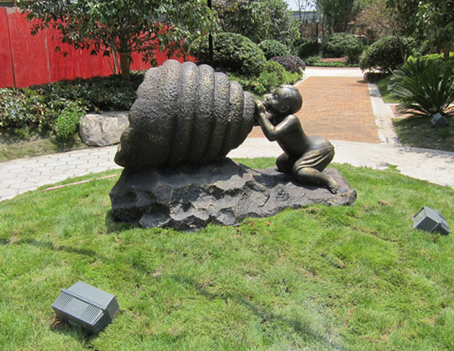 德阳小区草坪铜海螺雕塑小孩吹海螺雕塑定制