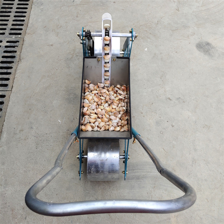 人力手推大蒜播种机单行双行三行蒜种种植机山东大蒜种蒜机