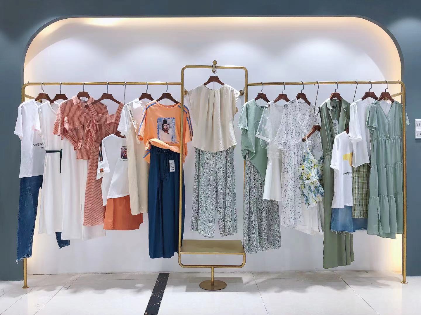 曼莎女装 冬季羽绒棉外套 时尚女装批发货源 女装批发 货源 女装货源