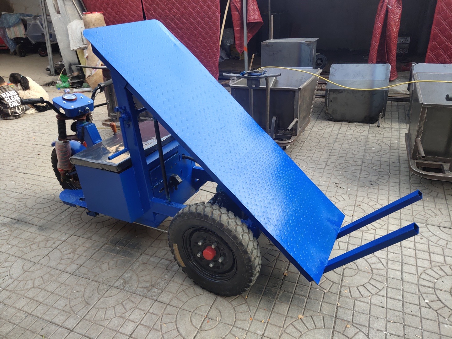 电动助力三轮车