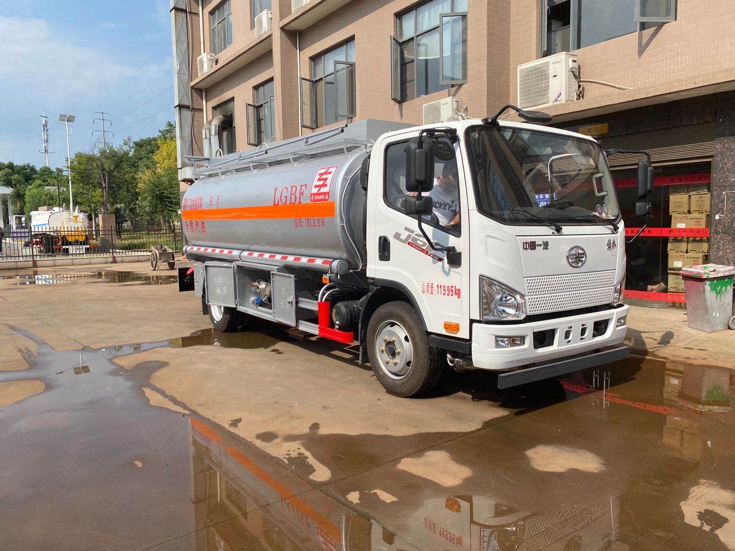 贵州移动加油车16吨运油车品种繁多