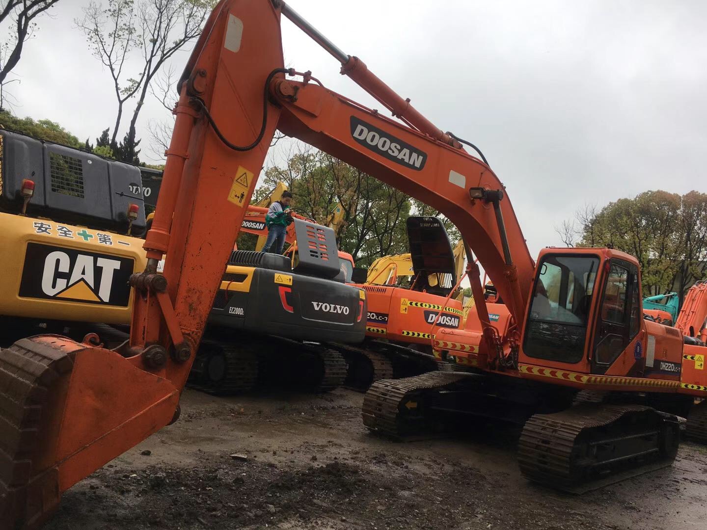 个人二手挖掘机斗山dh220-7急售详情电聊