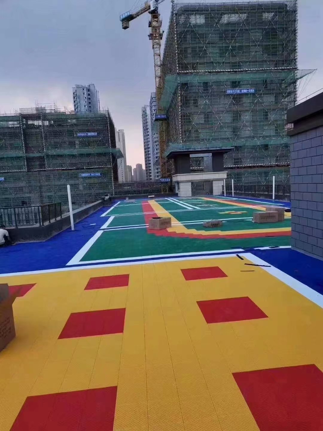 悬浮拼装地板塑胶悬浮地板防滑耐磨悬浮地板室外悬浮地板价格运动悬浮