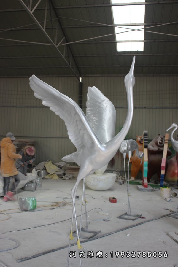 不锈钢立式仙鹤雕塑