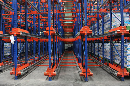 穿梭式重型仓库货架，适合货物种类多仓库使用