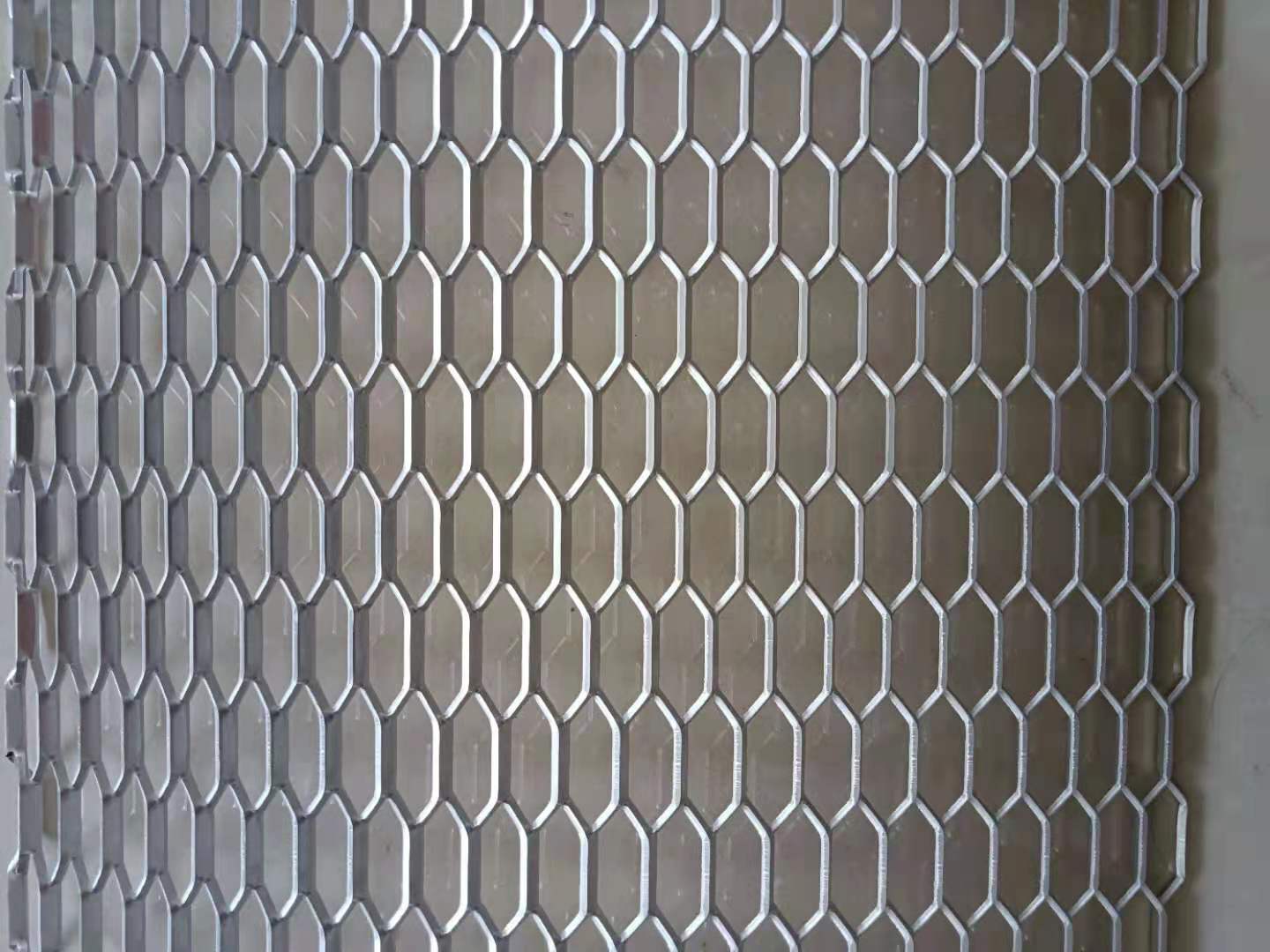 六角钢板网a飞卓龟甲钢板网a喷塑铝板网装饰网围栏网