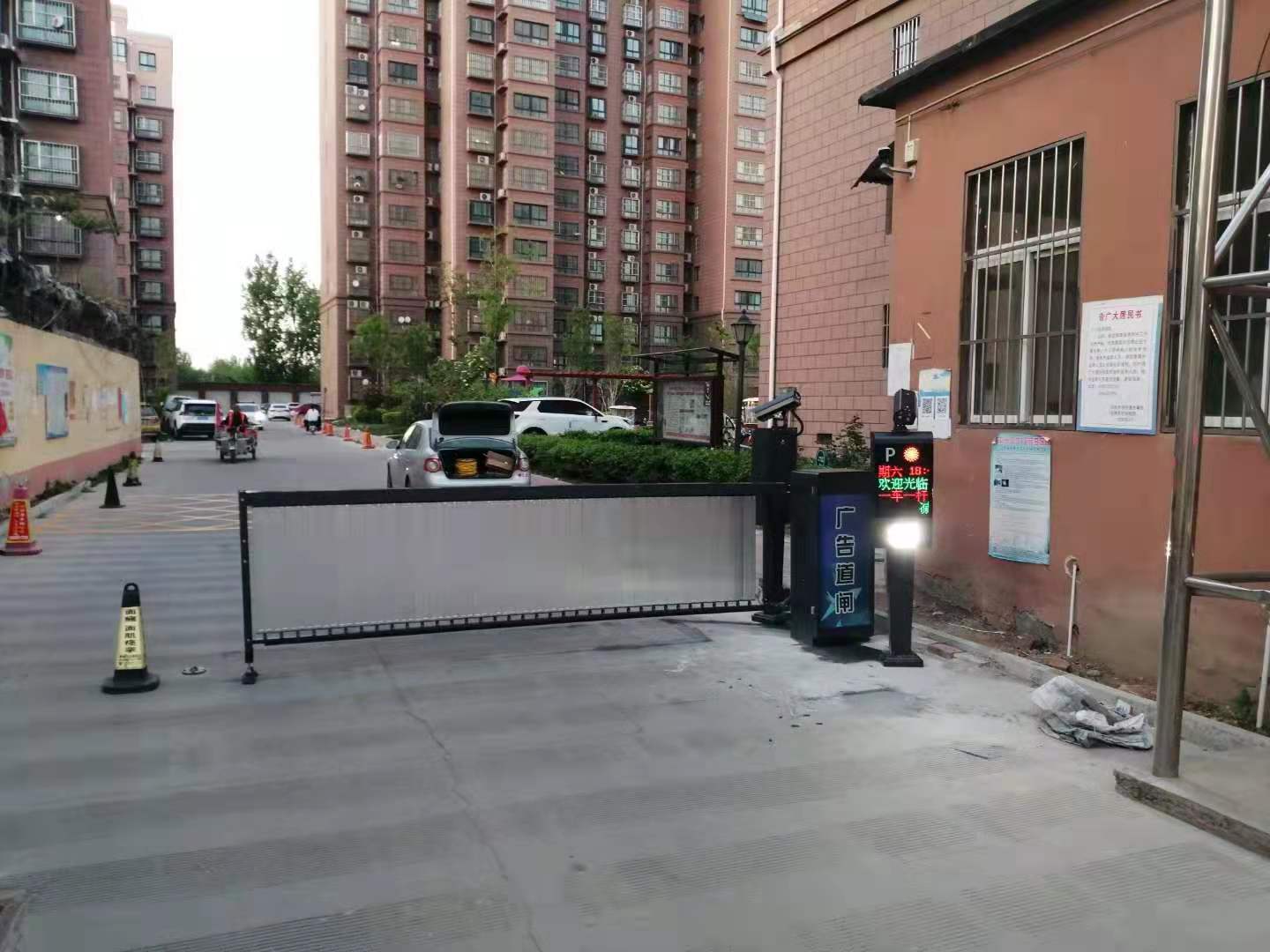 威海栅栏广告道闸挡车器厂家威海道闸起落杆厂家威海电动起落杆