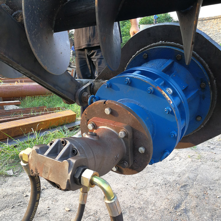 打电线杆洞的机器 明茂nk3500装载机改装电线杆挖坑机 挖掘机改螺旋钻