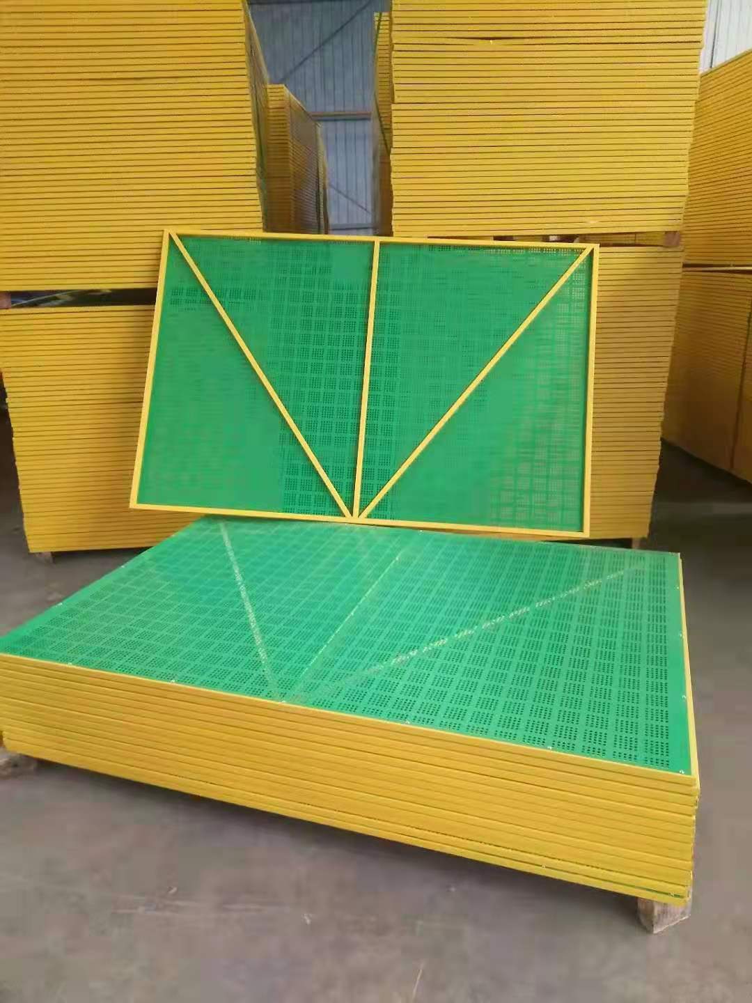 建筑工地高层爬架网片喷塑脚手架钢板网圆孔建筑金属板网