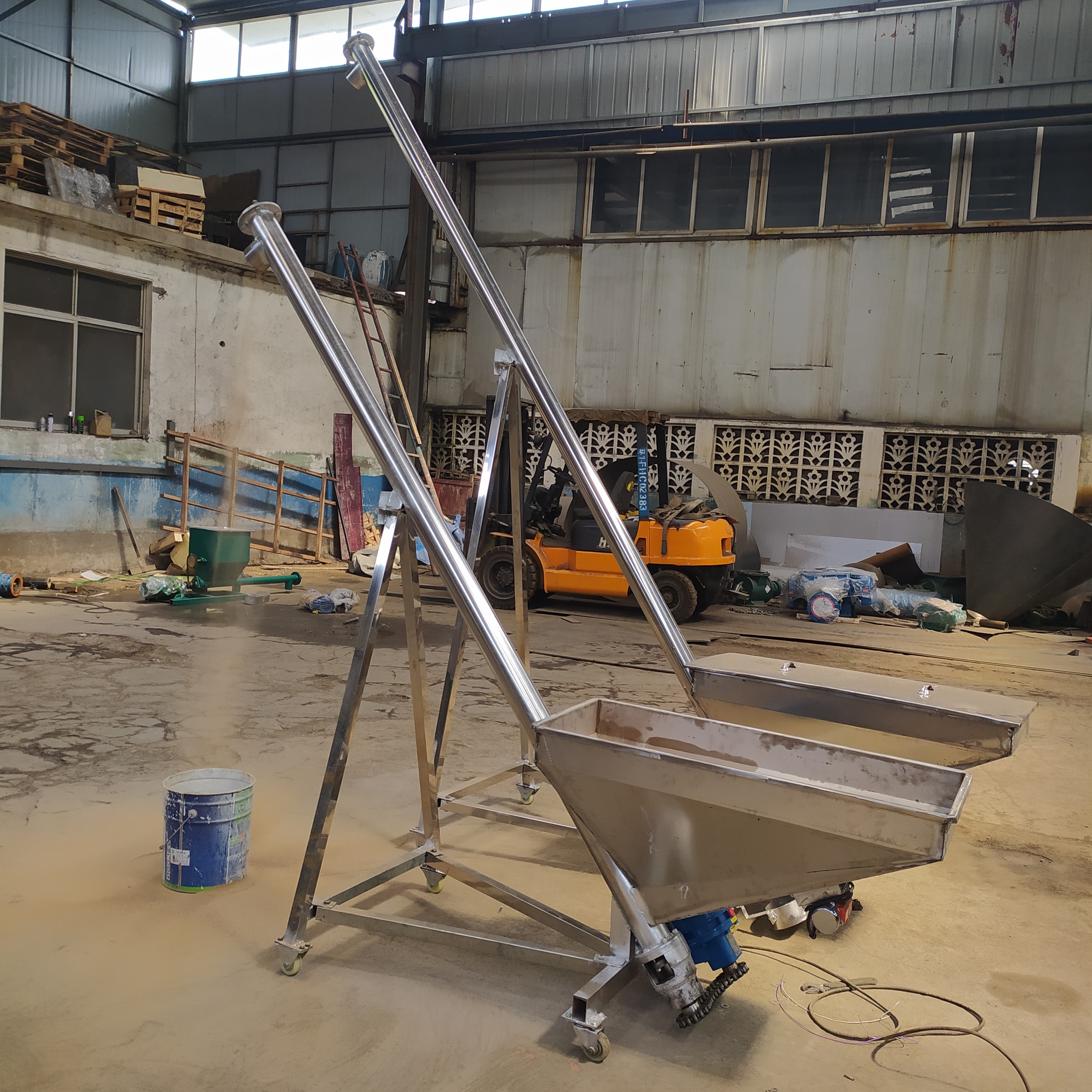 内蒙古饲料粉螺旋加料机xwzf80公分pvc料投粉机