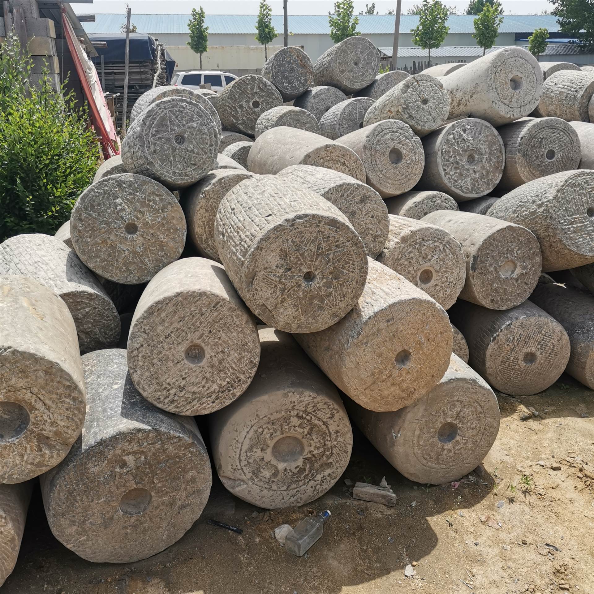 厂家出售青石磙刻字刻字磨盘花岗岩石磙造型启杰民俗厂家报价