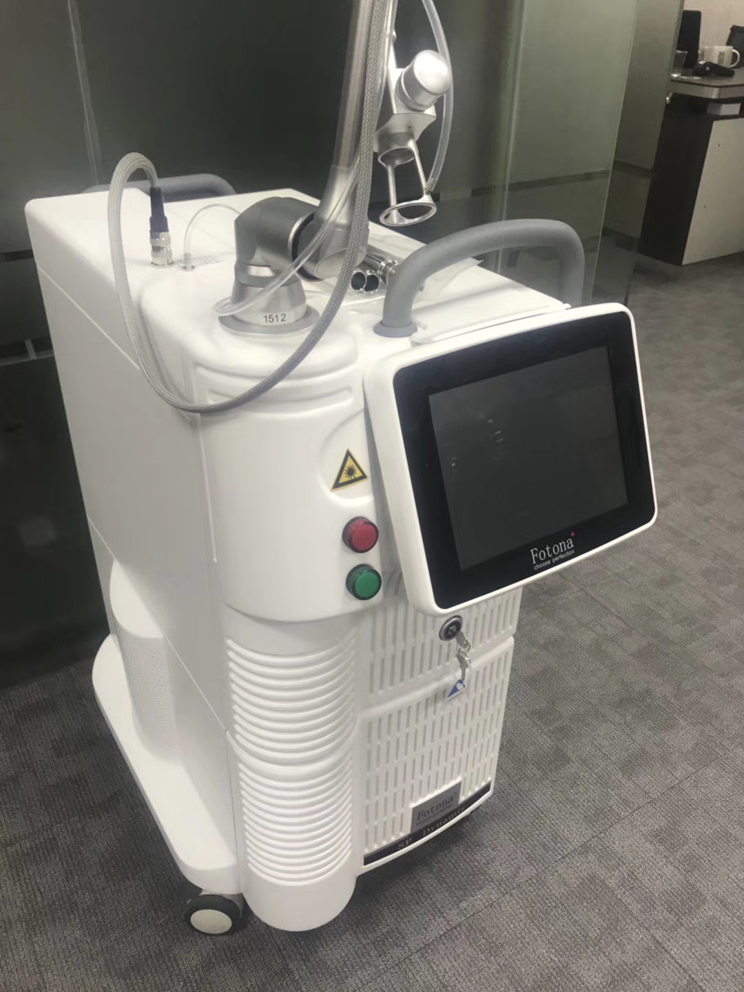 欧洲之星fotona4d激光点阵眼周面部皮肤管理抗衰仪器美容院