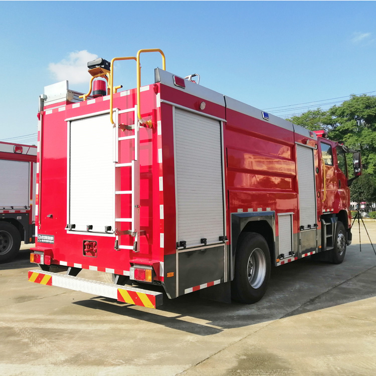 国六五十铃fvr消防车图片