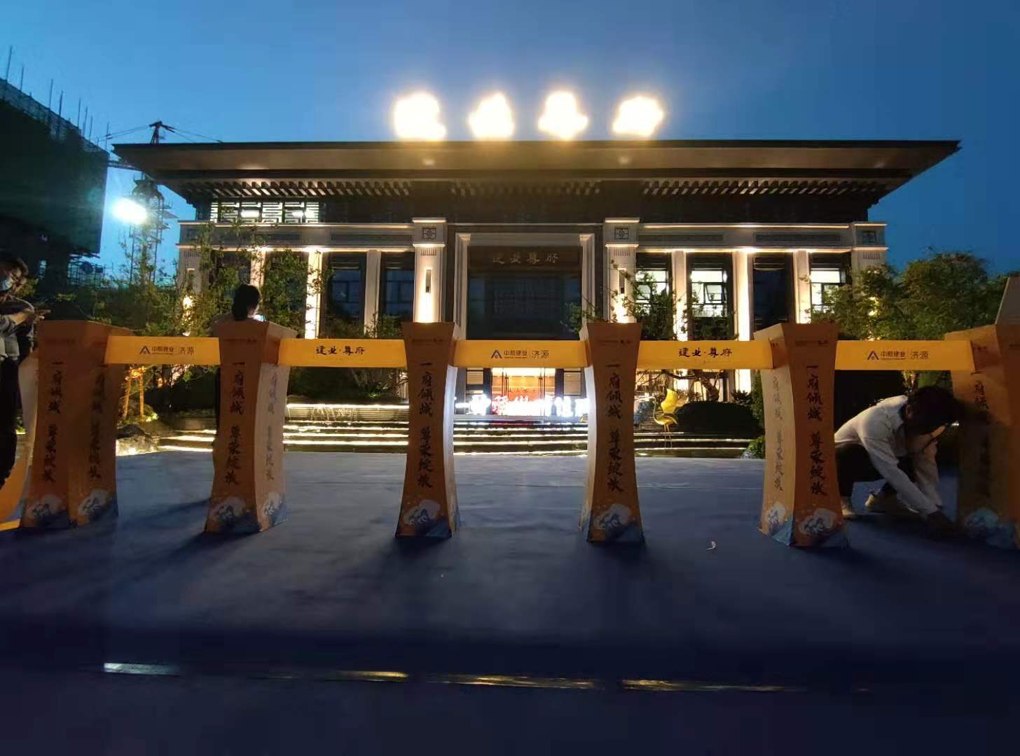 济源市活动道具剪彩柱旋风彩虹机出租公司