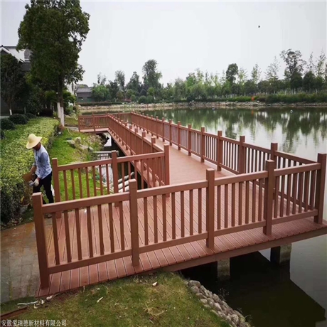 河道梯形護(hù)欄 高環(huán)保戶外塑木欄桿 規(guī)格齊全  愛瑞德