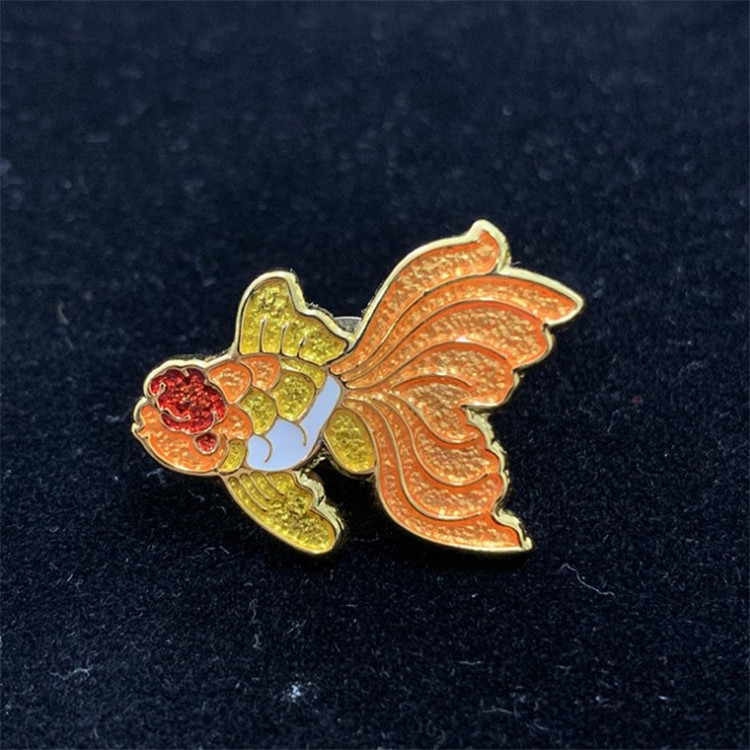 定制五金锌合金闪粉烤漆徽章黄铜冲压动物图案金属胸针