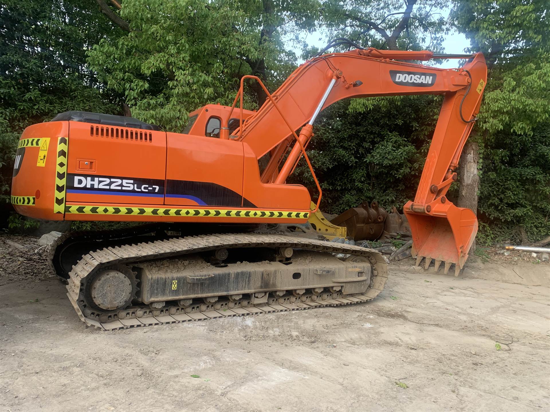 斗山二手挖掘机dh225lc7成色好动力强劲质保2年