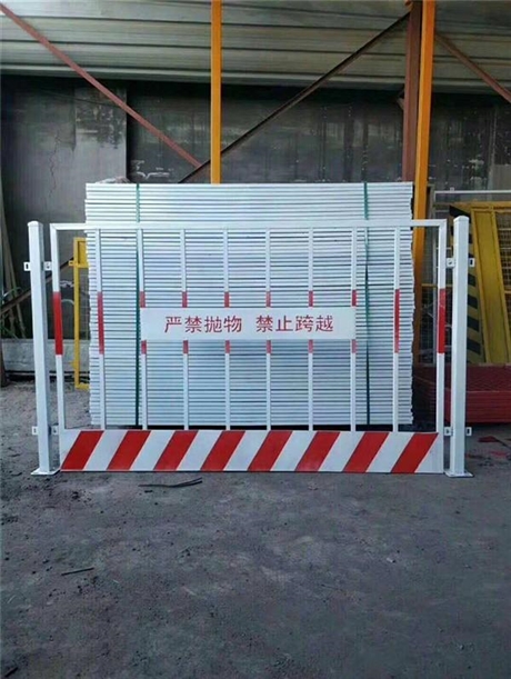 惠州大亞灣道路施工護(hù)欄，基坑護(hù)欄，鐵馬護(hù)欄，施工水馬
