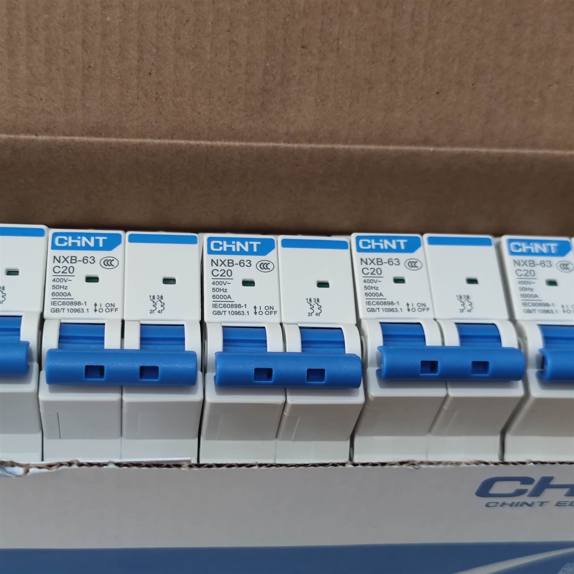 正泰断路器 nxb-63 2p c20 家用小微型断路器 空气开关漏电保护断路器