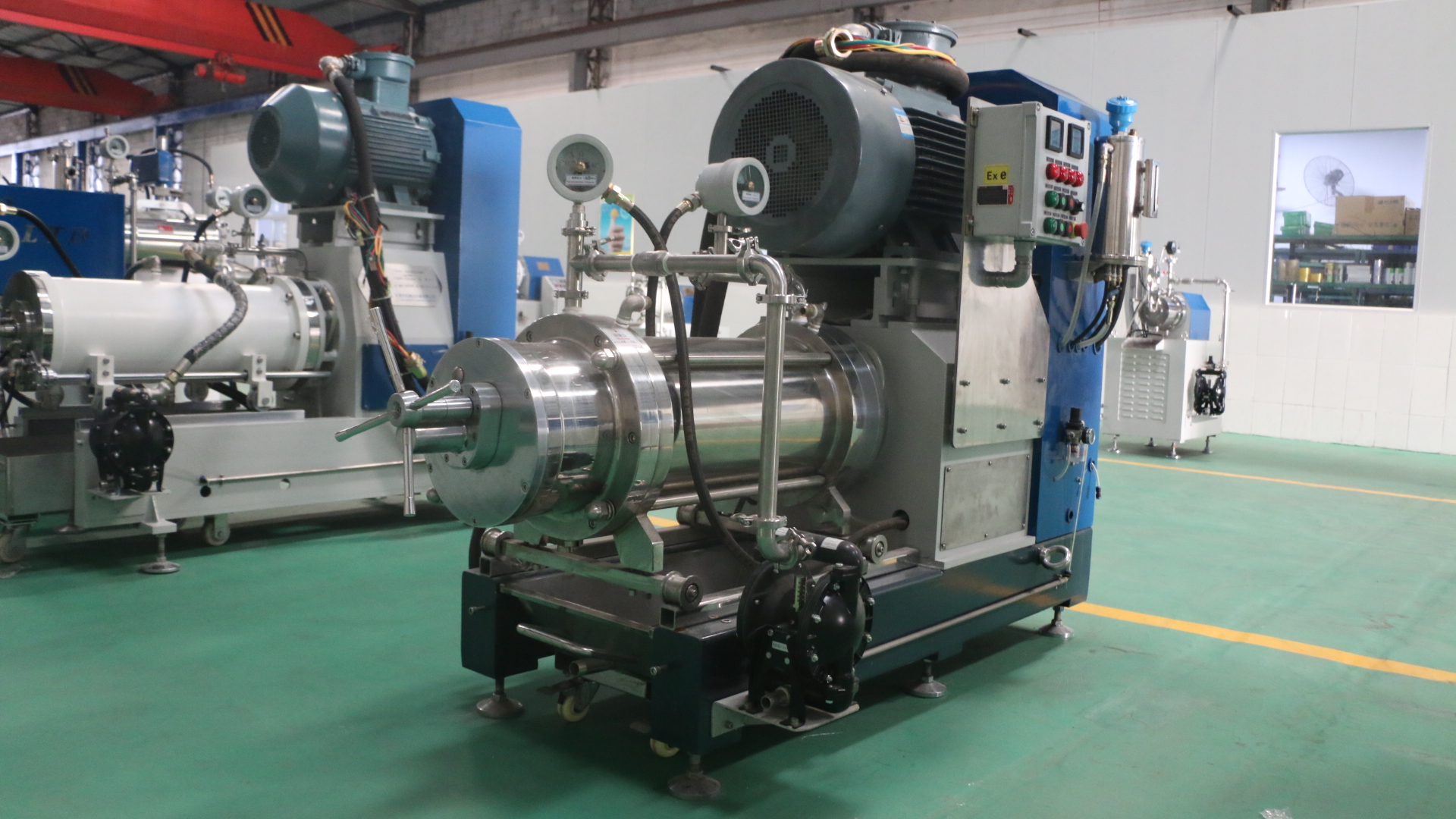 销式砂磨机改进型) 出料快 温控性好;该机型次用特殊设计的钨钢搅拌器