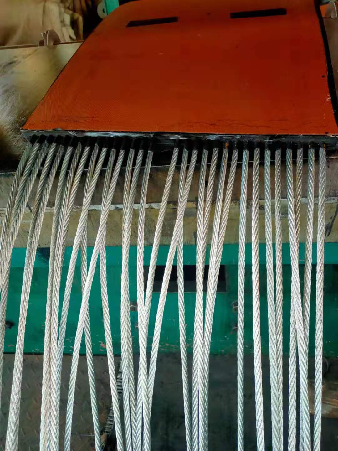 油田专用抽油机皮带价格 油田钢丝绳输送带