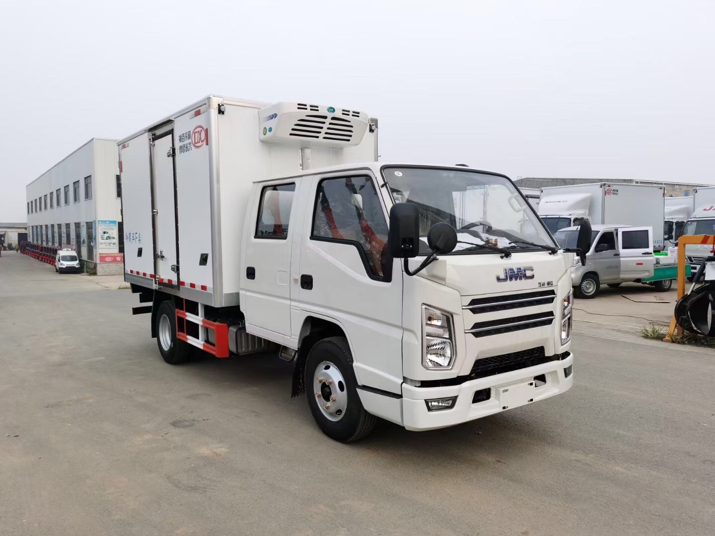 江铃双排冷藏车_国六4米2厢式保鲜车_鲜肉海鲜配送车