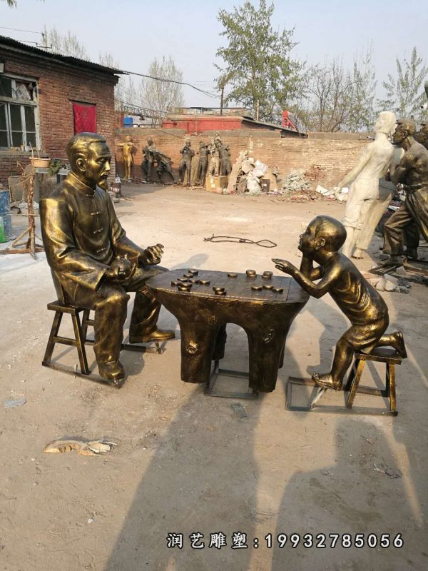 酒店铜雕下棋人物雕塑