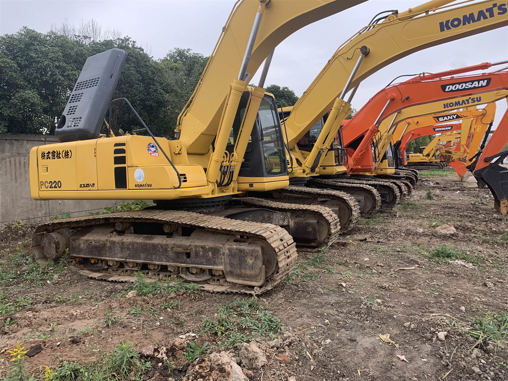 二手挖掘机小松pc2206原版干活车本地转售可发货