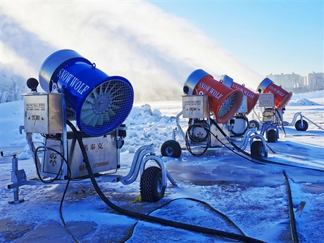 吉林神鹿峰滑雪場(chǎng)國(guó)產(chǎn)造雪機(jī) 零下溫度造雪 嬉雪樂(lè)園人工造雪機(jī)出
