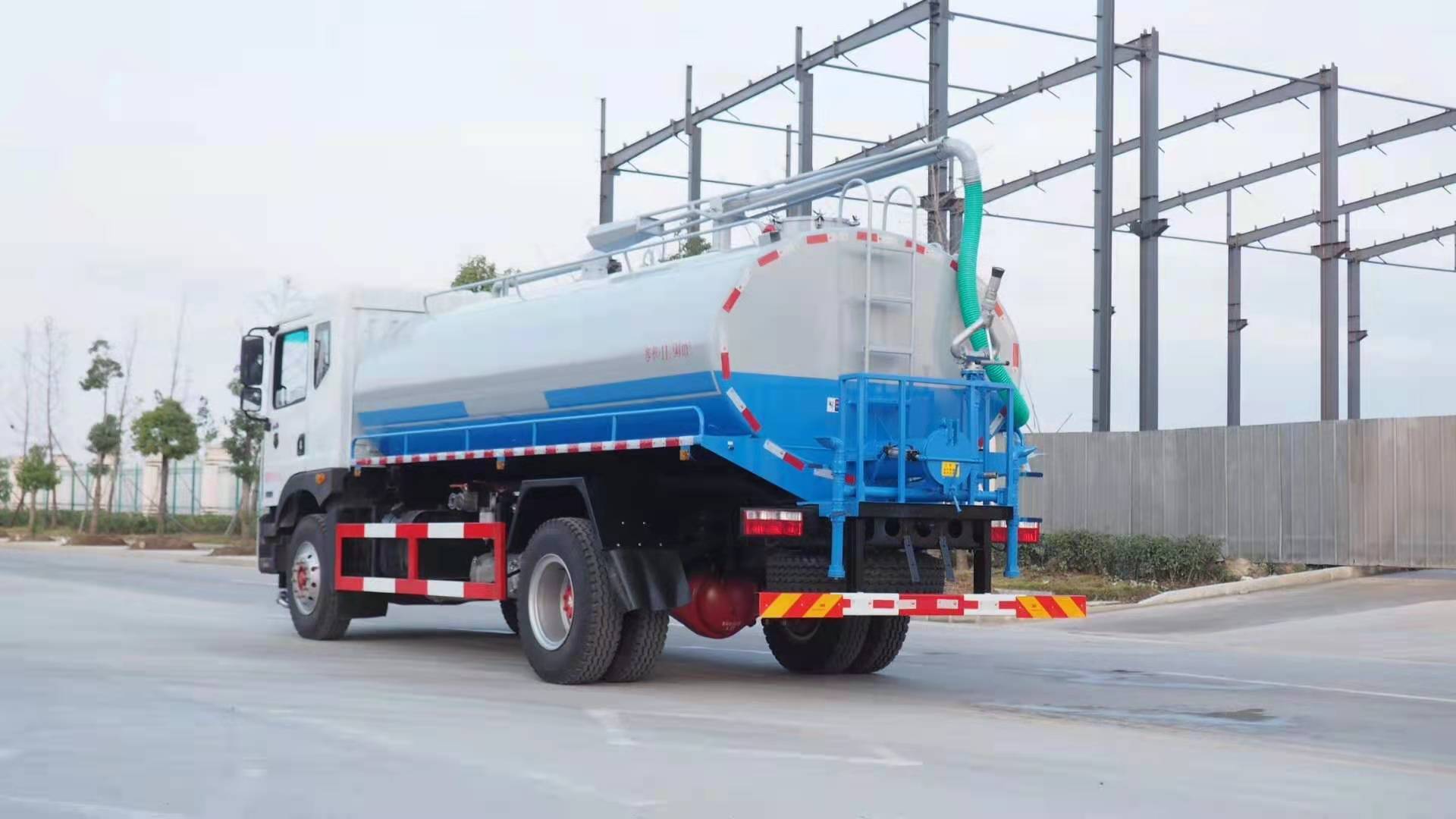 好气人东风d9吸粪车还能洒水