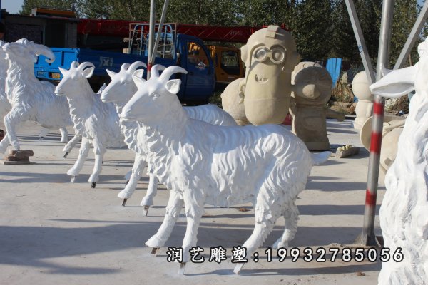公园玻璃钢羊动物雕塑
