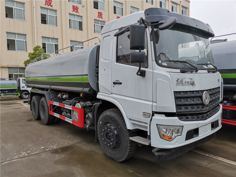 190马力解放j6l洒水车