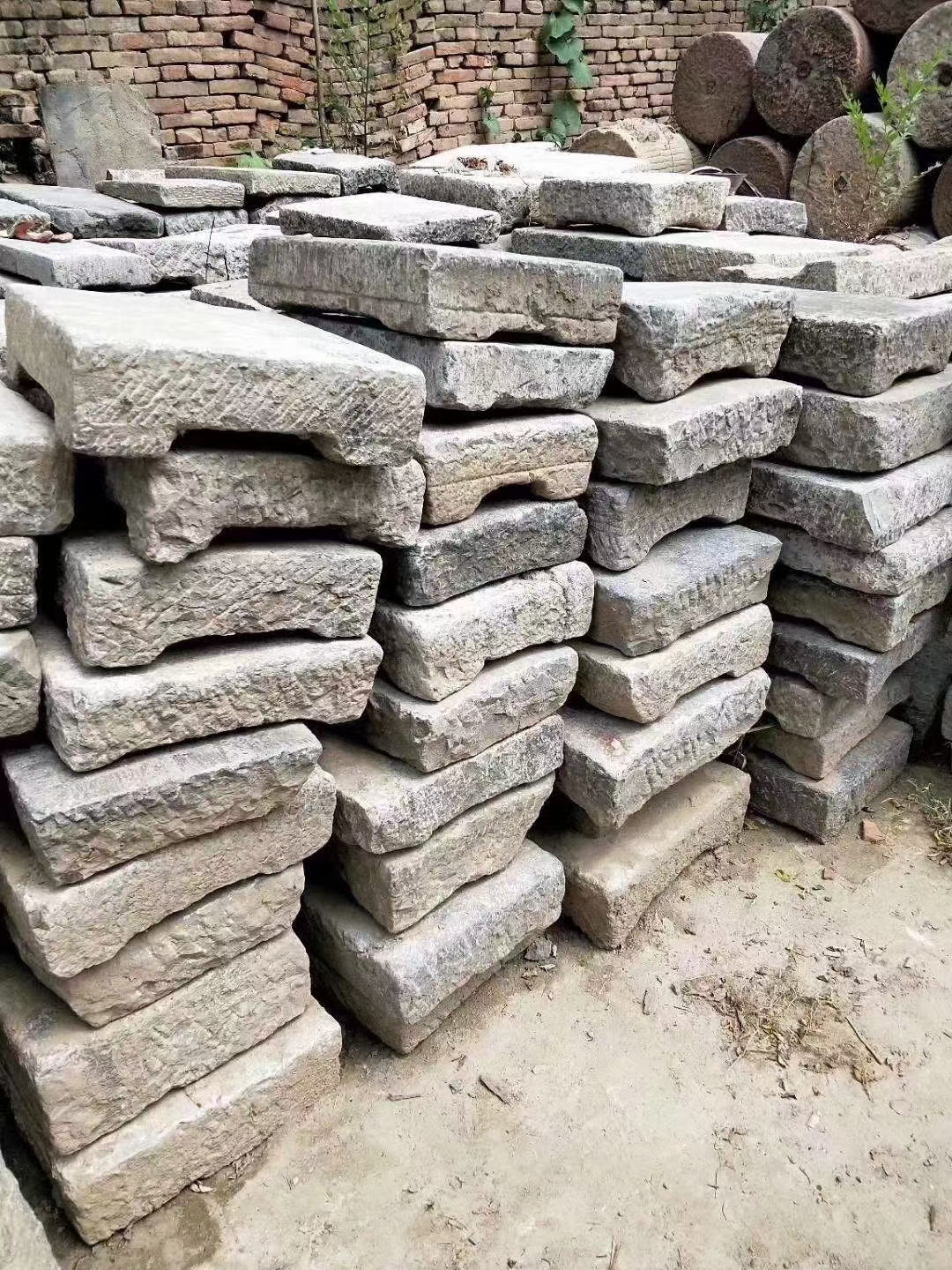 农村老锤布石砌墙旧门枕石对子旧石碾子启杰民俗电话报价