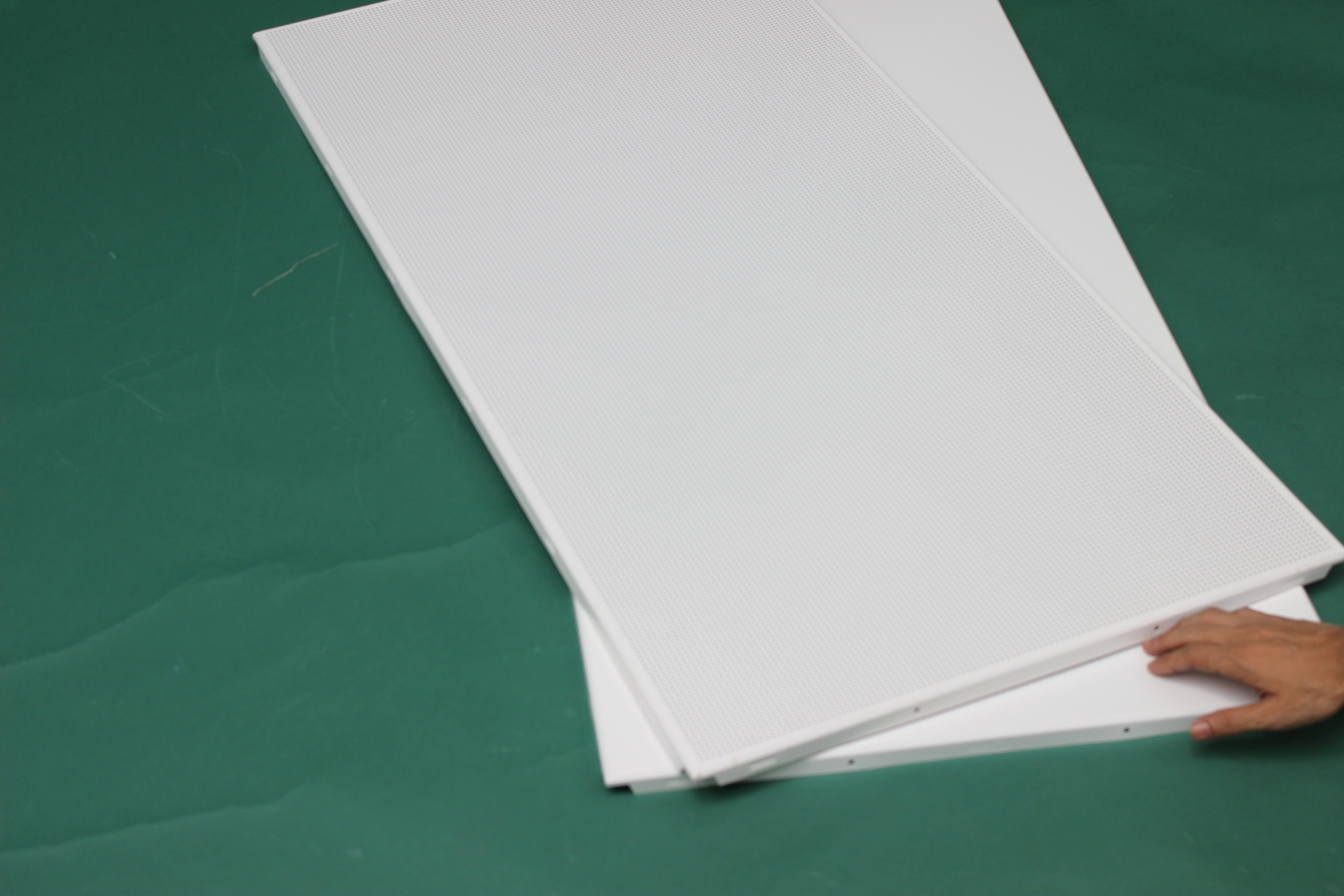 工程装饰铝扣板品牌 欧佰 产品名称 铝扣板 型号 1004 材质 铝合金