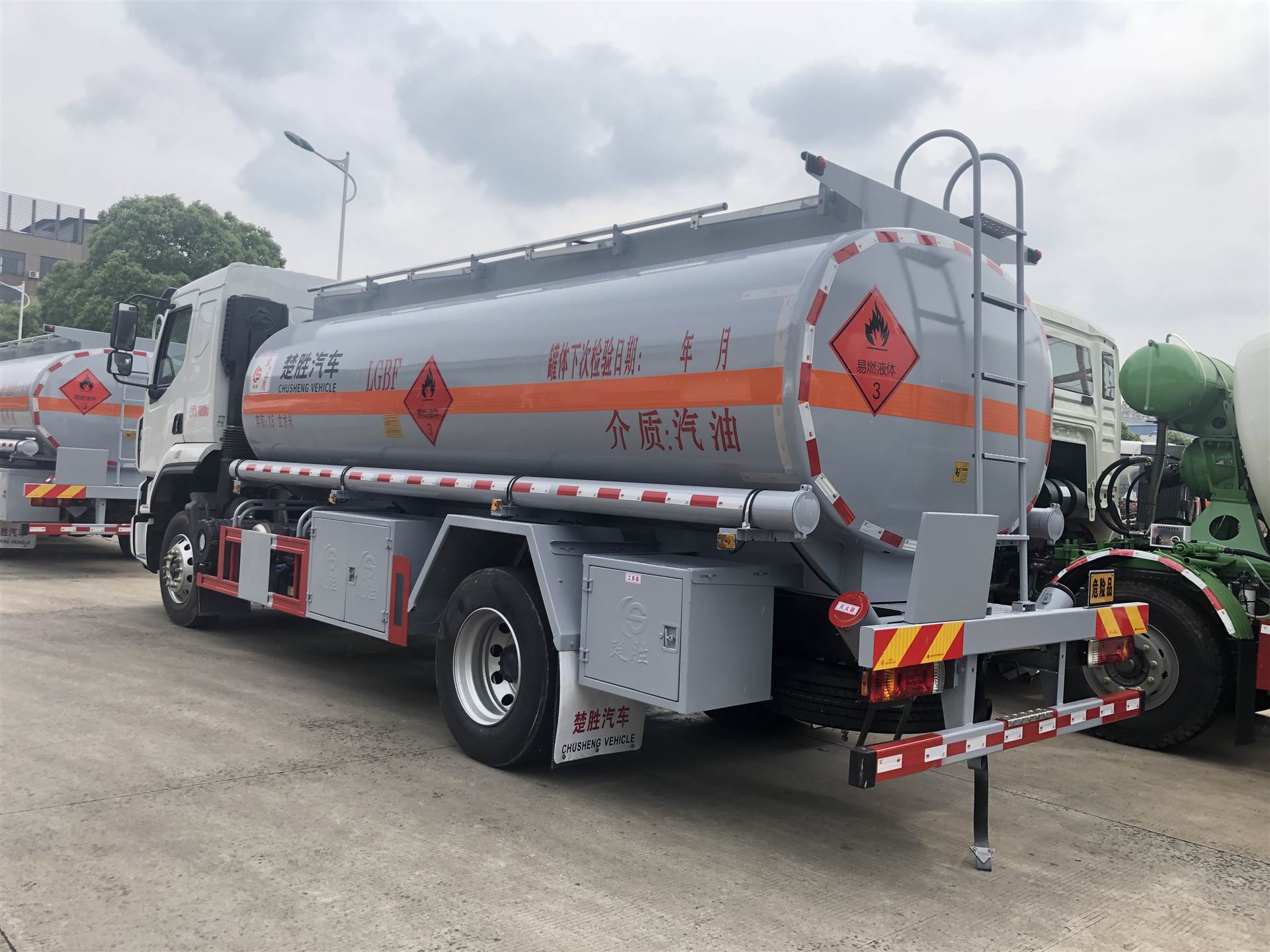 河南解放油罐车50方油罐车安全可靠