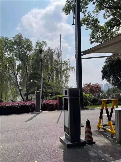 安丘道闸批发商电子识别起落杆安丘dl门口升降杆大门挡车杆厂家