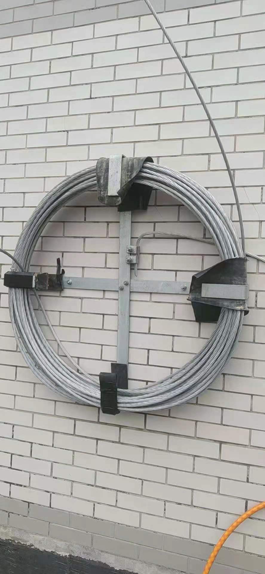 厂家生产余缆架管道墙用光缆预留架含膨胀螺栓库存充足