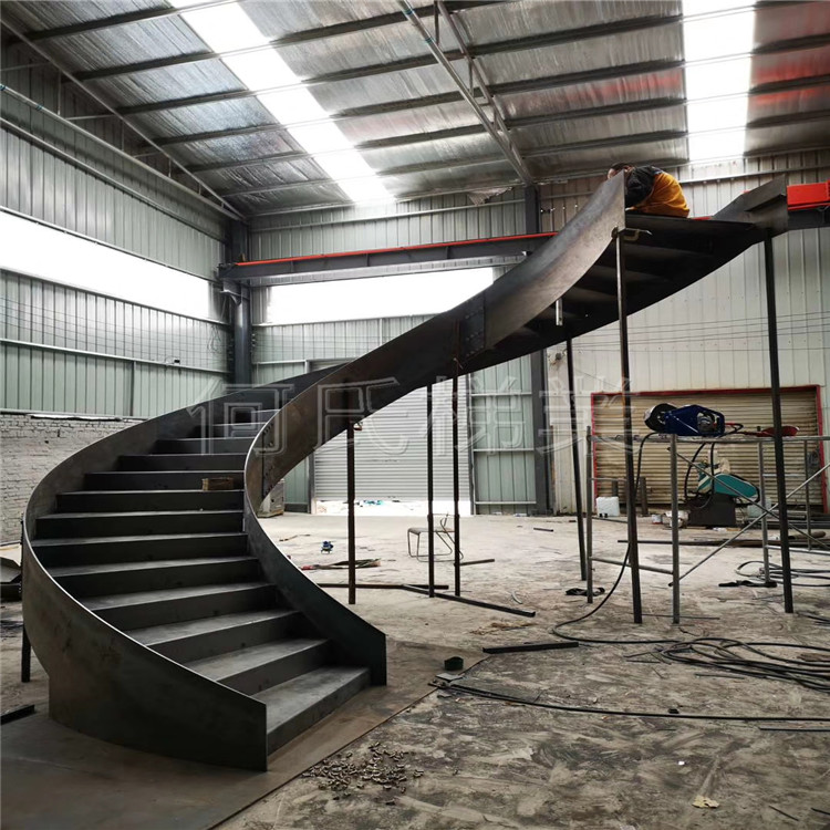旋转楼梯厂家 loft公寓工程楼梯制造 会所别墅卷板楼梯