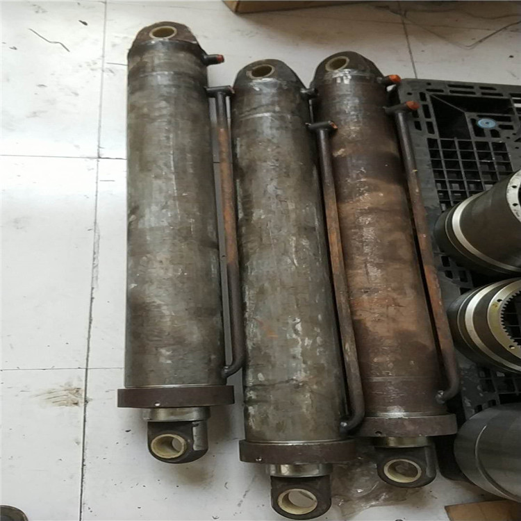 山东济宁四通福康吊车配套大臂起落变幅油缸